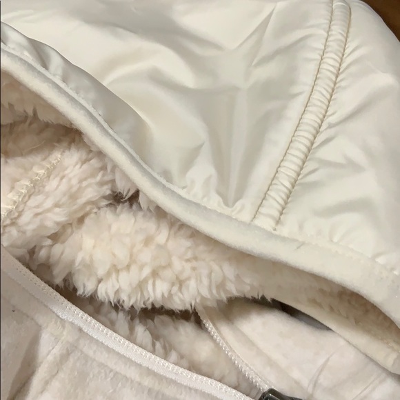 Brand new, light beige Columbia sweatshirt size M - Picture 5 of 5